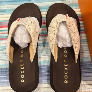 NWT Rocket Dog Cream Crochet Flip Flops Size 10